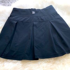 All in Motion black skort medium 7/8.